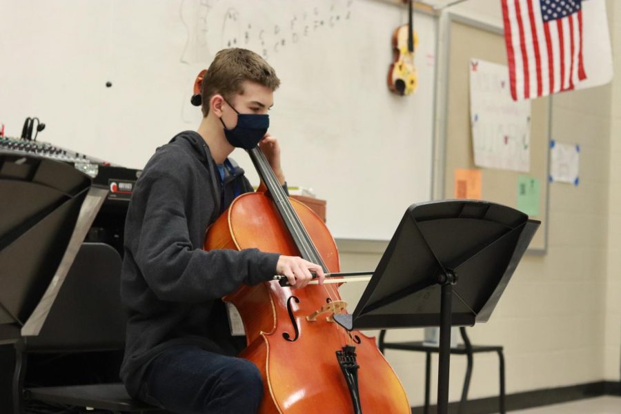 An orchestra members rehearsing during class.
