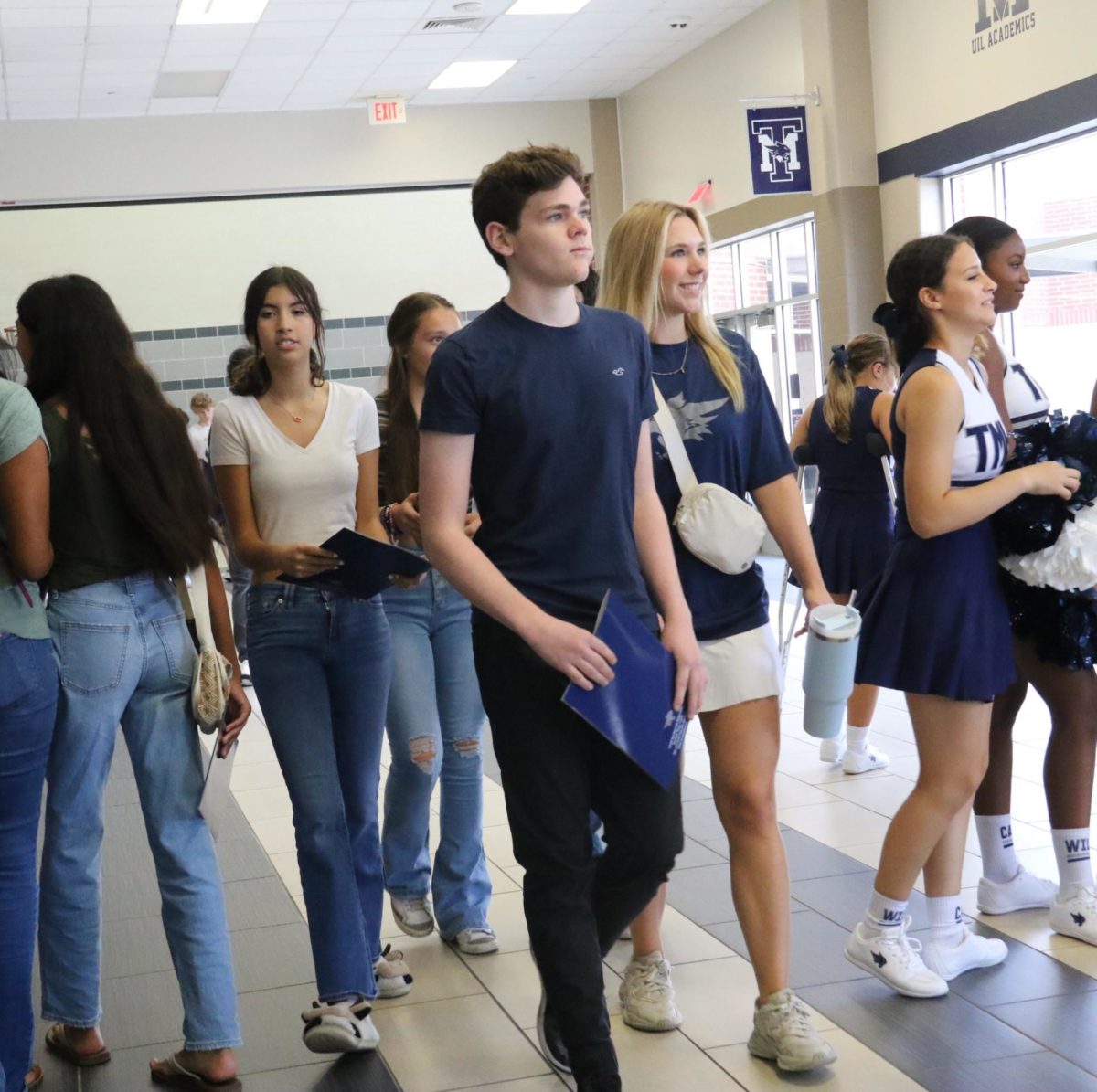 Group+of+freshman+finding+their+way+during+orientation